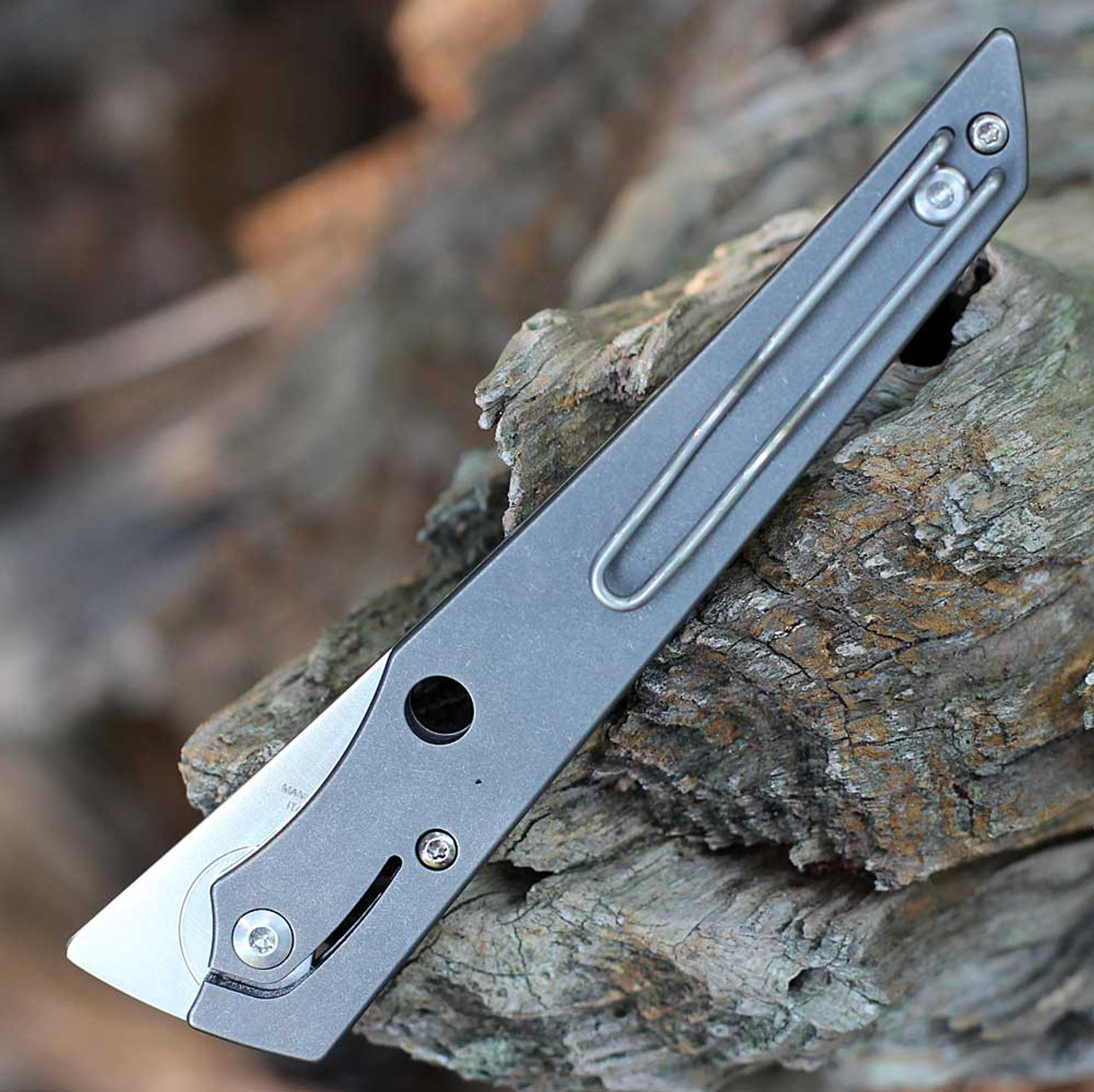 Gray titanium scales and reversible deep‑pocket wire clip Spyderco C273TI