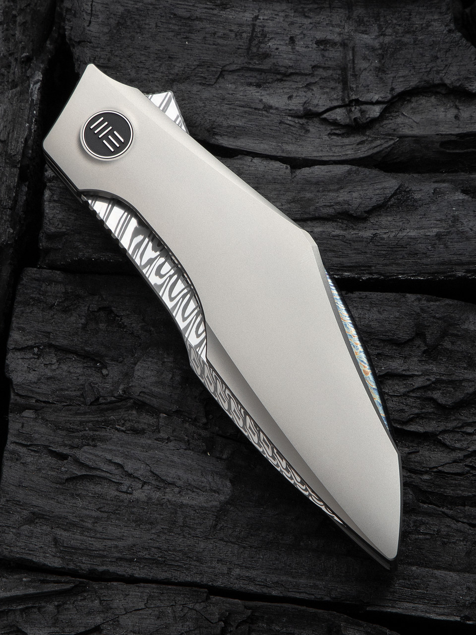 WE Knives - Krait Snake Flipper Knife (WE24084-DS1) 3.34" Fafnir Damasteel/Recurve Tip Harpoon Blade, Gray 6AL4V Titanium Handle, Gray Nested Liner Lock, "Flamed" Spacer