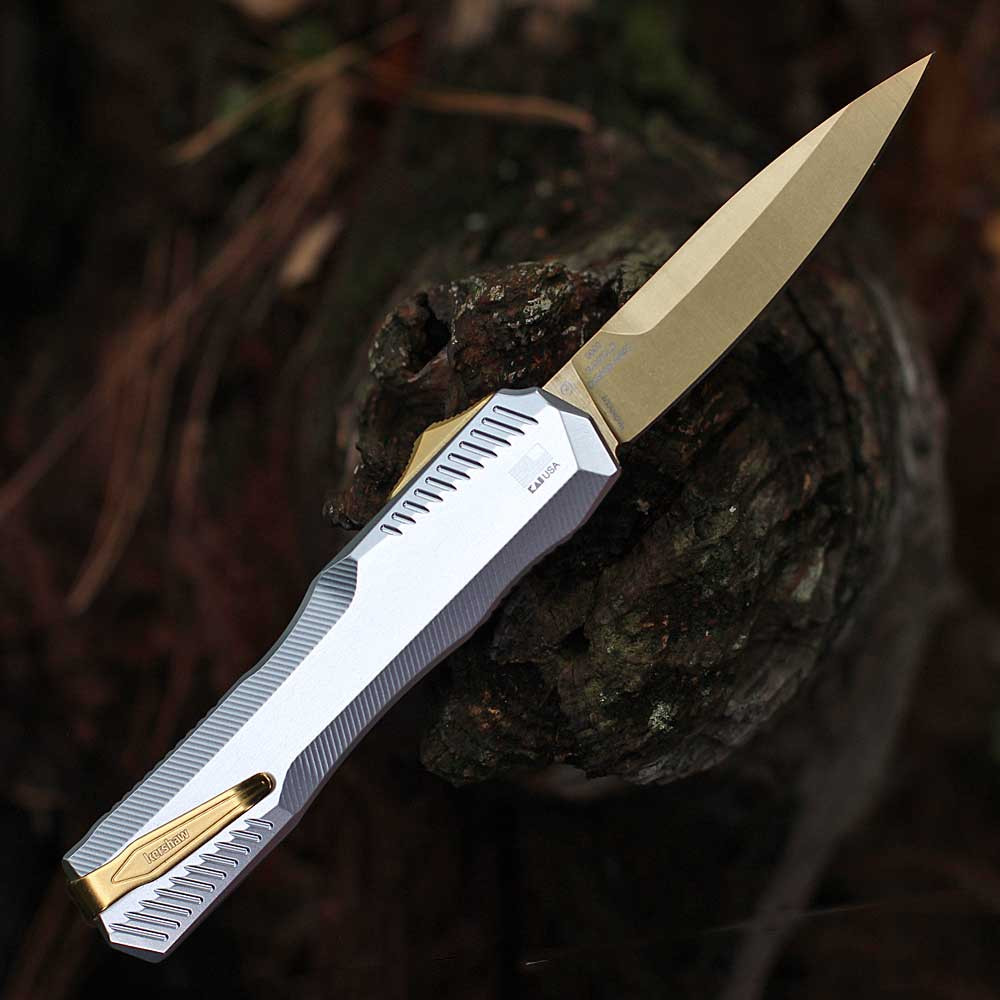 The Kershaw Livewire Aurum being deployed highlighting the snappy double-action and 8.1-inch overall length.