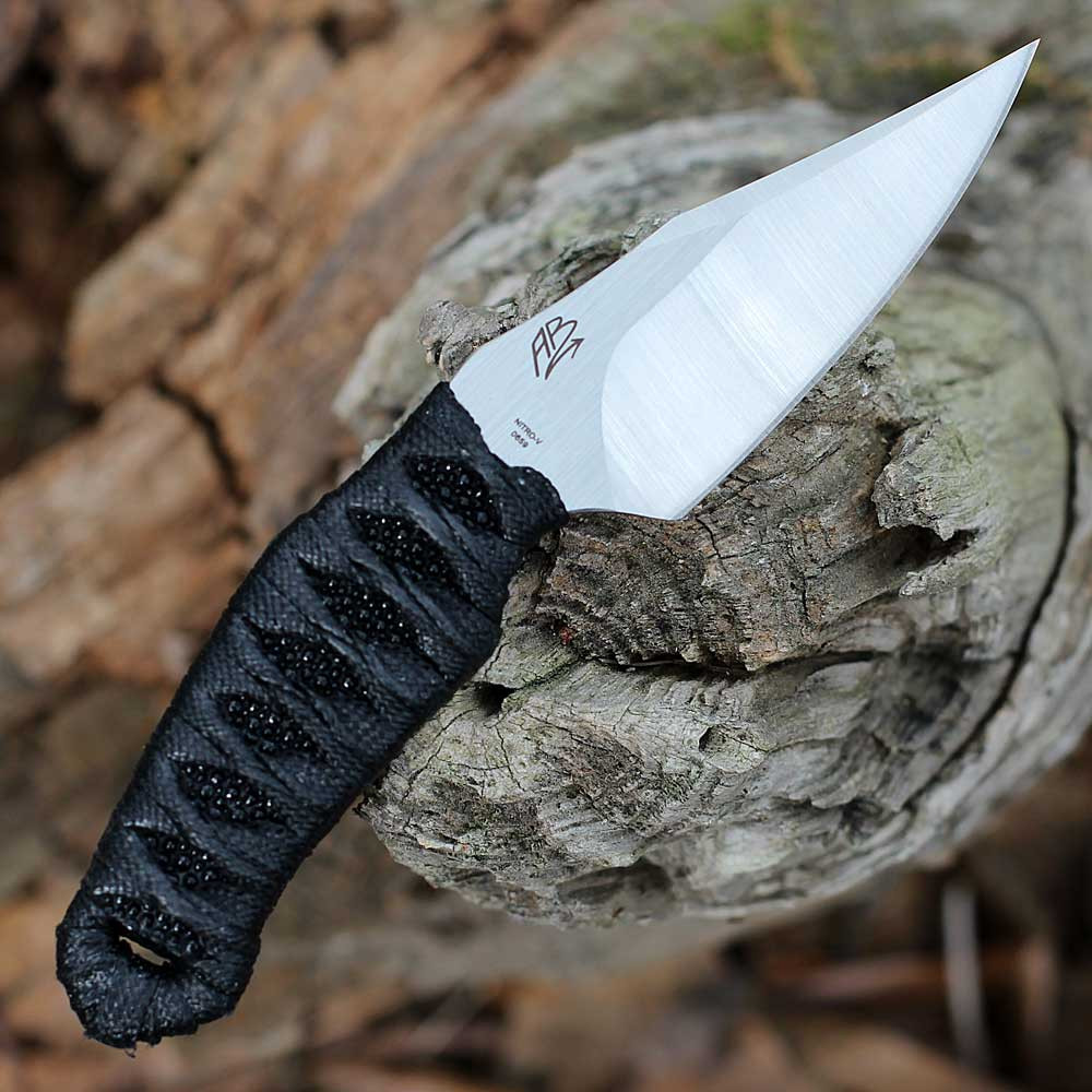 Tsuka‑Ito black pearl fish skin wrap and ray liner detail on Boker Plus 302 handle