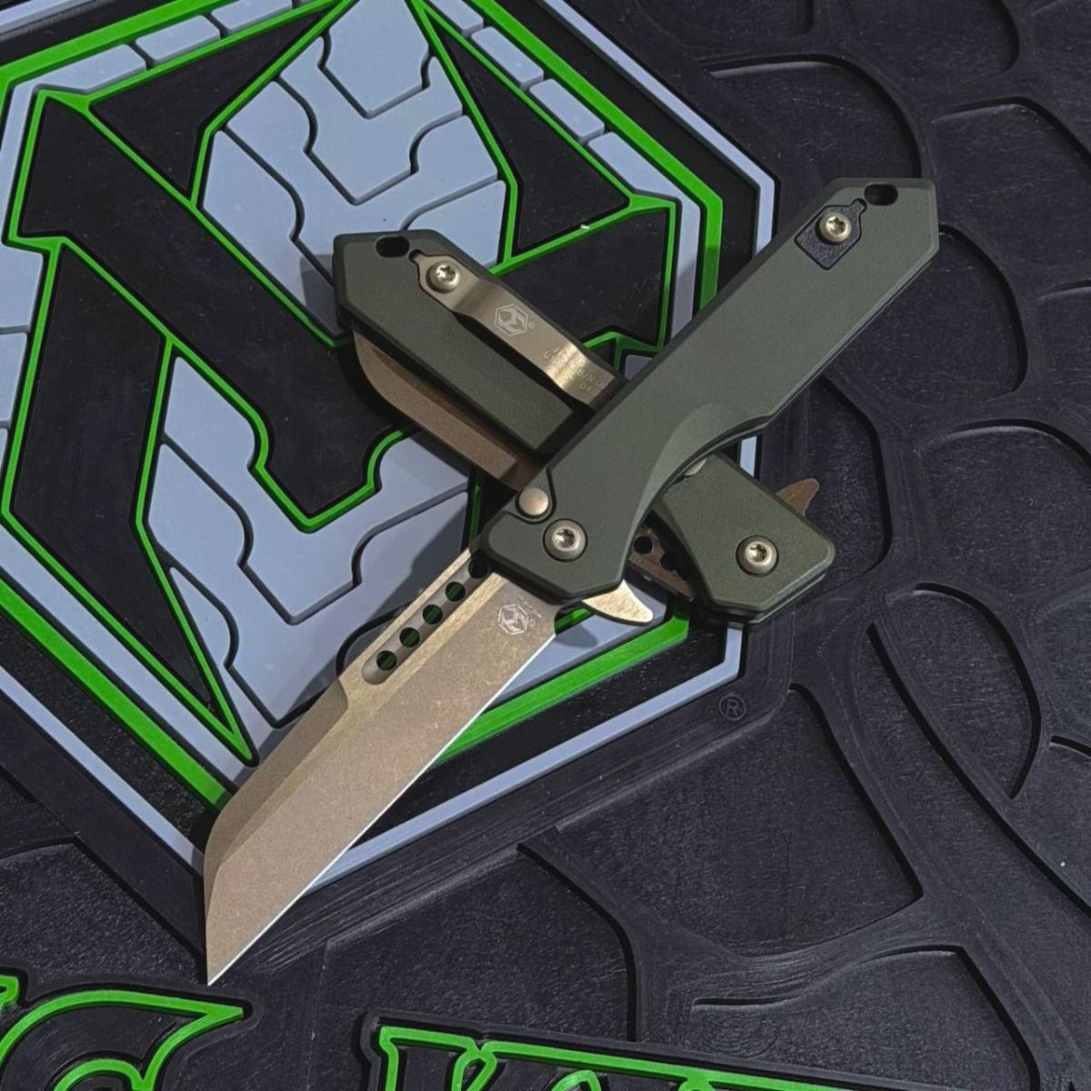Heretic Jinn Manual Button Lock Knife | 3.0