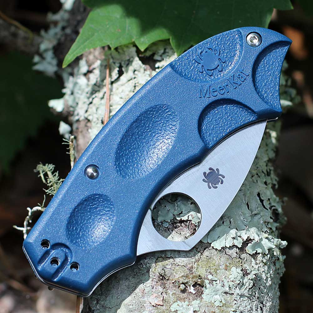 Spyderco Meerkat C64PCBL cobalt blue fiberglass-reinforced nylon FRN handle scales detail