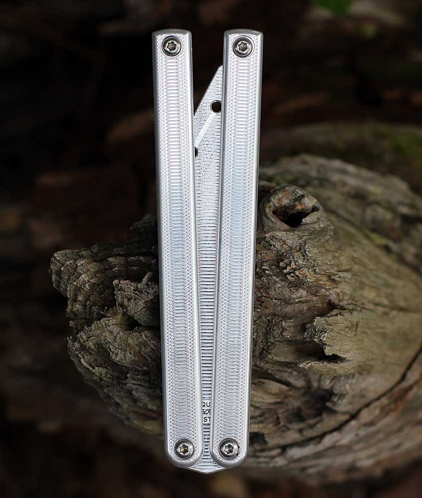 Squid Industries Squiddy-ALT Trainer SQUIDDY-ALT closed — silver CNC textured 6061-T6 aluminum monoblock channel handles, pivot hardware, trainer balisong