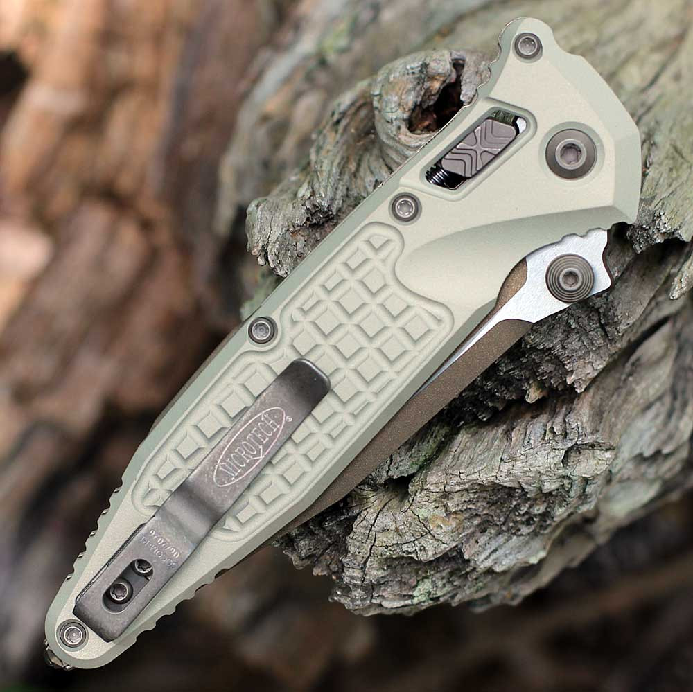 Microtech Socom RAM-LOK 160RL-1FRCG-C19Z23 — back view closed, frag checkering pattern on champagne gold aluminum, stainless Torx hardware detail