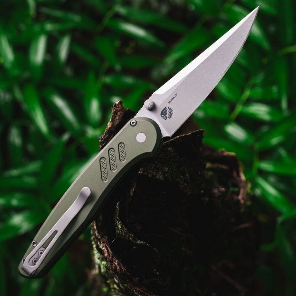 Pro-Tech Avalon Peace Neighbor PN1101-GREEN — open, blade and pivot detail, knurled aluminum handle, outdoor foliage background
