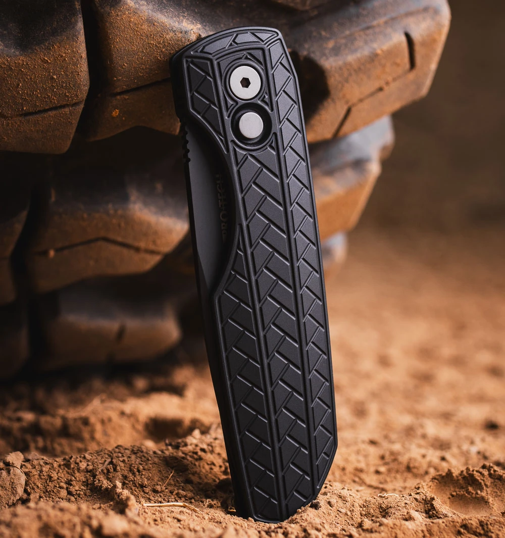 Pro-Tech Synapse 2 Black Herringbone Aluminum Handle Detail View