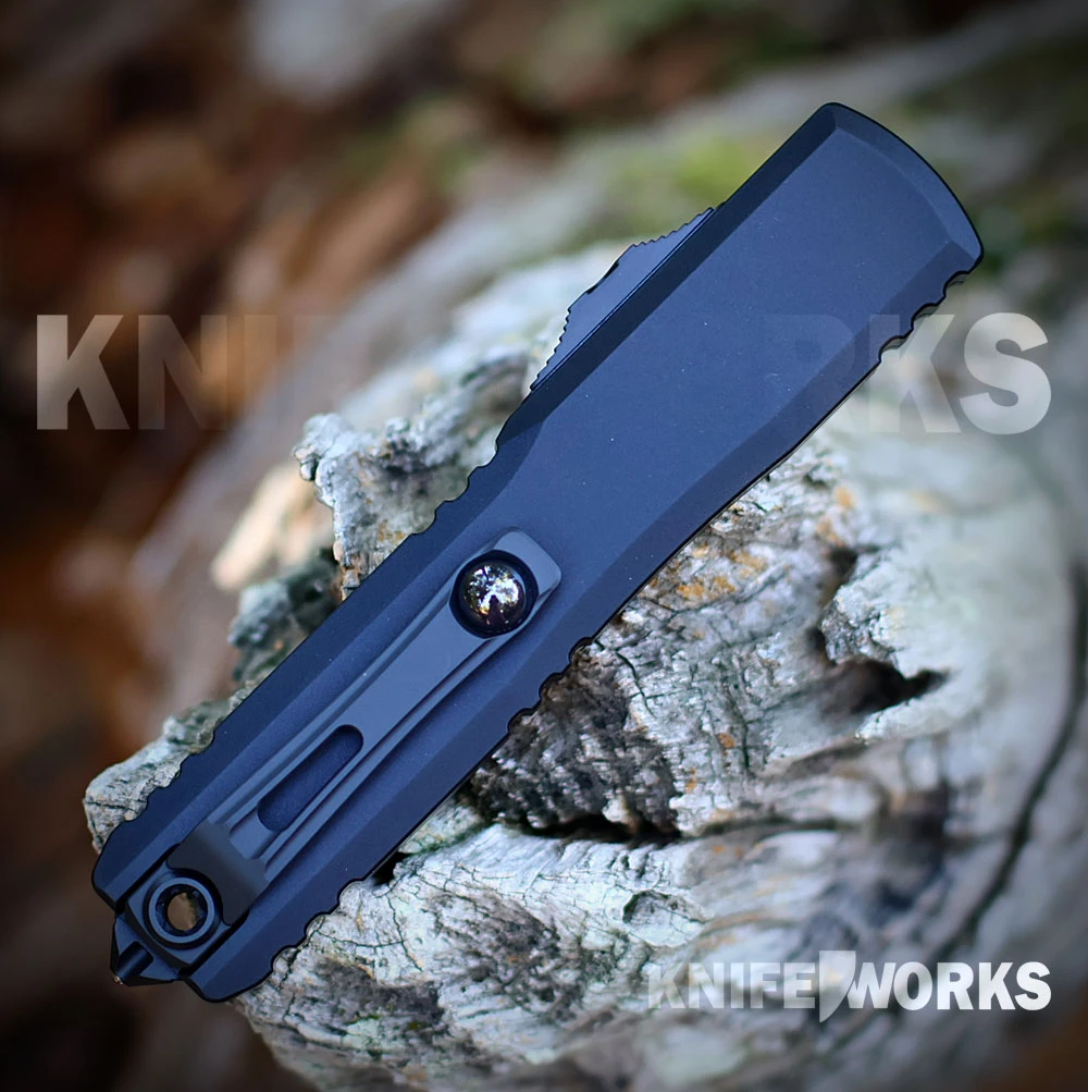 Microtech Ultratech Gen III ZBP 1123-1T double action OTF, blade deployed, black M390MK tanto blade, black aluminum handle