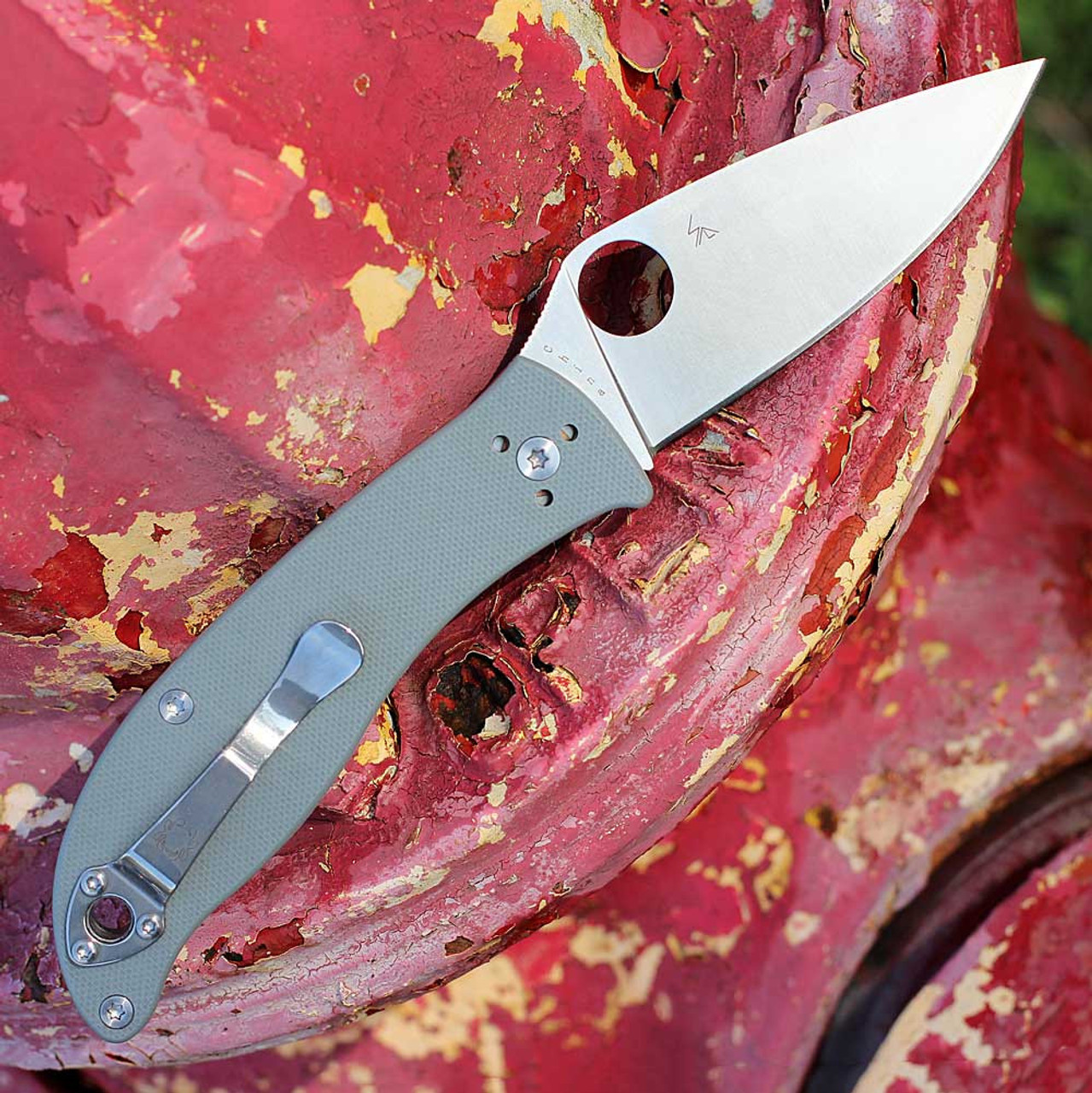 Spyderco Polestar (C220GPGY) 3.30"Drop Point Plain Blade G-10 Grey Handle