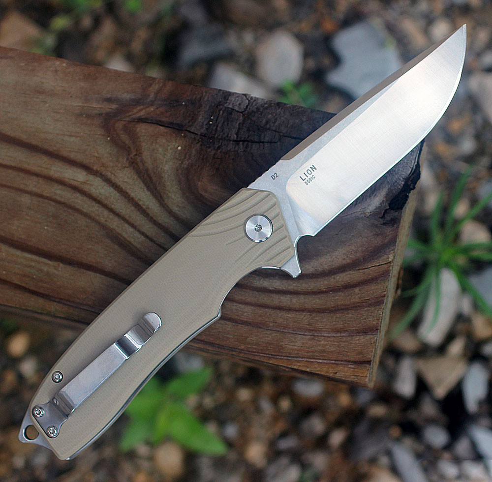 Bestech G01C Lion, 3.5" D2 Plain Blade, Beige G-10 Handle
