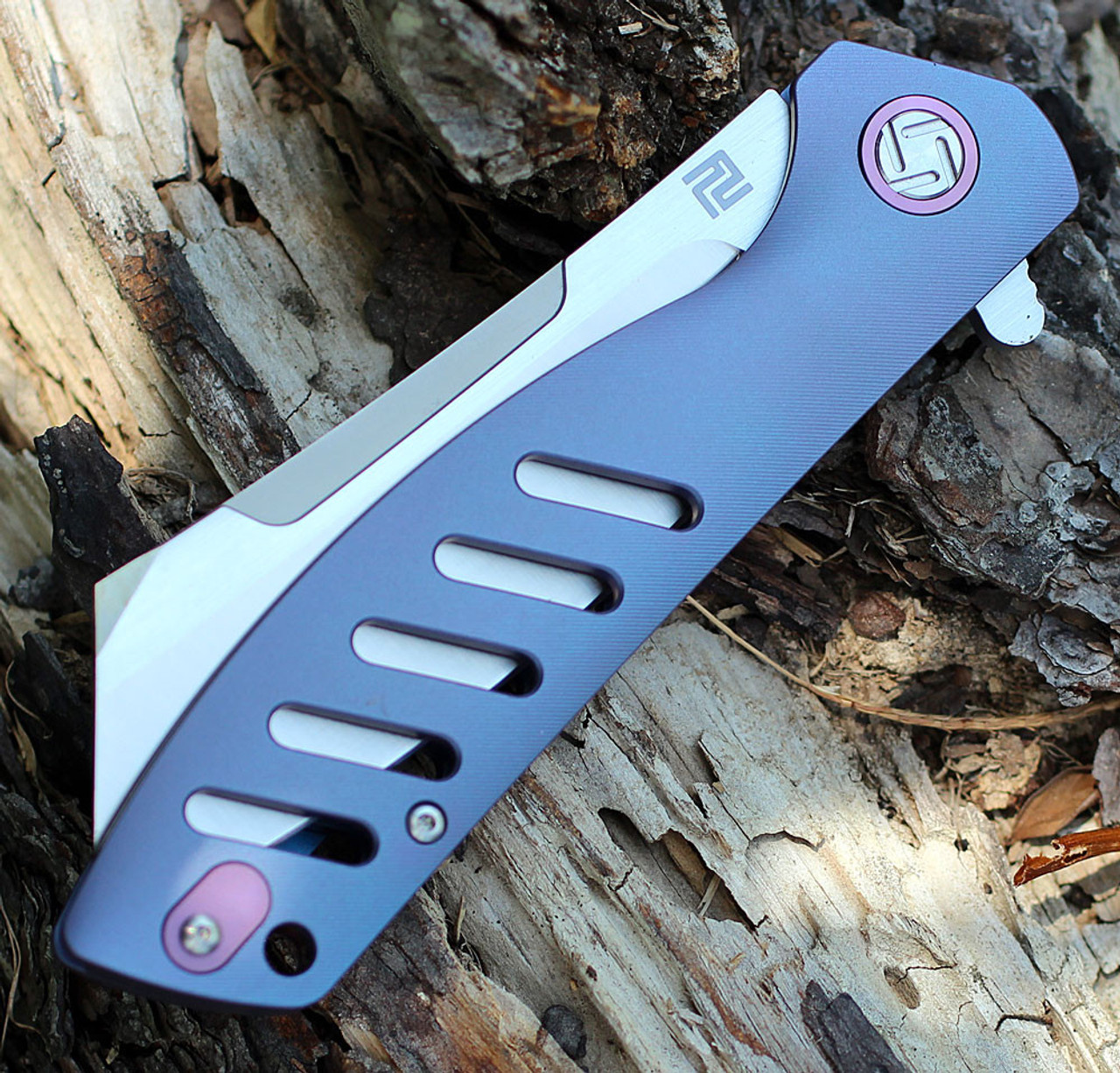 Artisan Tomahawk ATZ1815GBUM, 3.75" M390 Plain Blade, Blue Titanium Handle