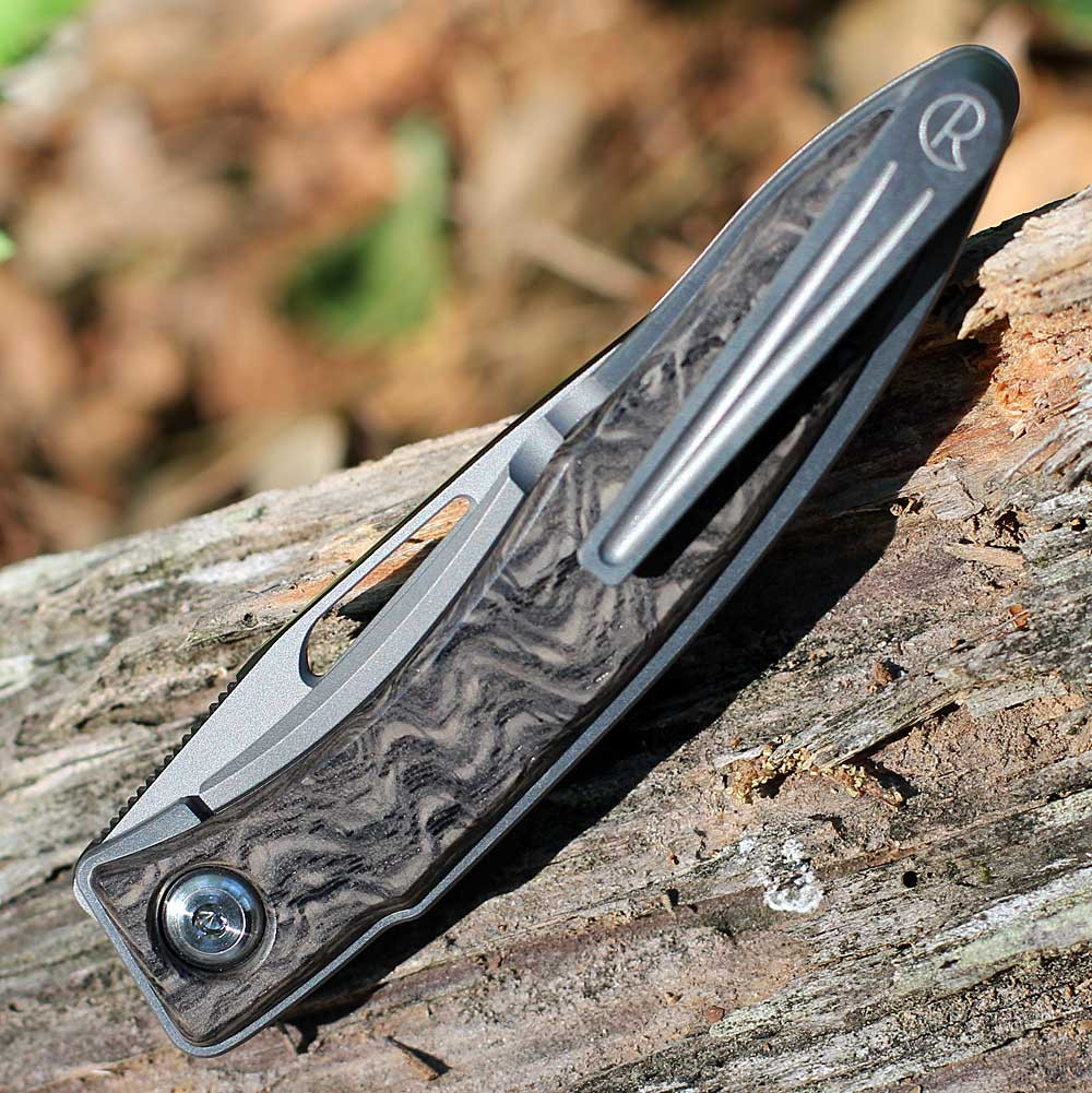 View of the Reeve Integral Lock (RIL) and the titanium pocket clip on the Chris Reeve Mnandi.