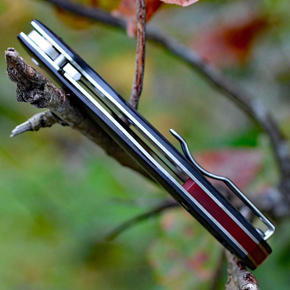 Spyderco Kapara red backspacer detail carbon fiber