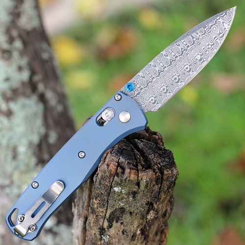 Benchmade Bugout 535-22054 - 3.24in Ladder Pattern Damasteel Drop Point Plain Edge, Blue Anodized Titanium w/ BKC HQ Geolocation Lase Etch - Limited Edition