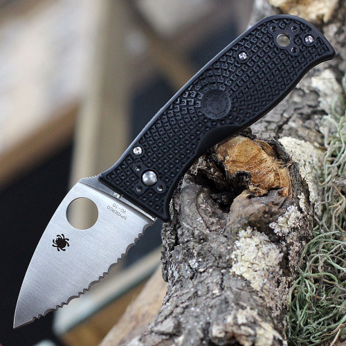 Spyderco Lil' Temperance 3 VG-10 Black FRN Serrated C69SBK3