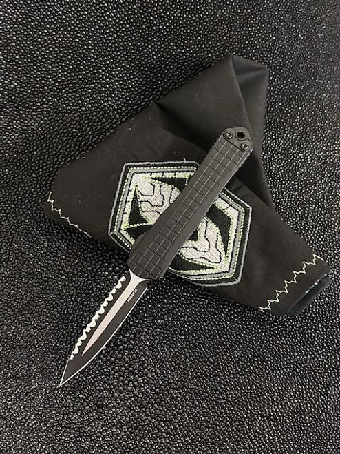 Heretic Manticore S OTF Automatic (H024F-10C-T) - 2.62" MagnaCut DLC Partially Serrated Dagger Blade, Black Frag Aluminum Frame, Black Stainless Steel Clip