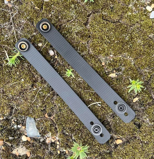 ESEE Strap Kit 1 Straight Posts And Phillips Screws Detail View
