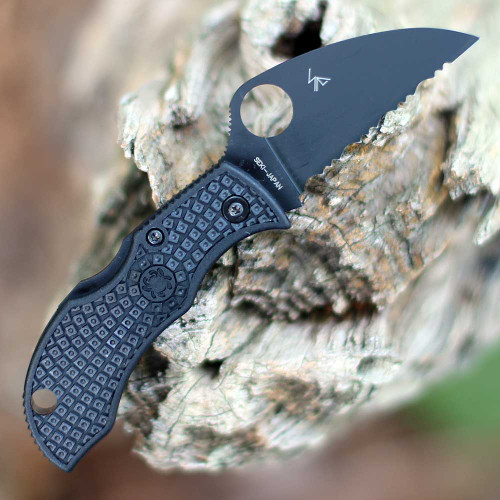 spyderco manbug wharncliffe MBKWSBK closed black frn handle