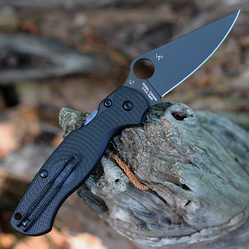 Spyderco Para Military 2 Lightweight C81PBBK2 profile view showing black DLC blade and FRN handle.
