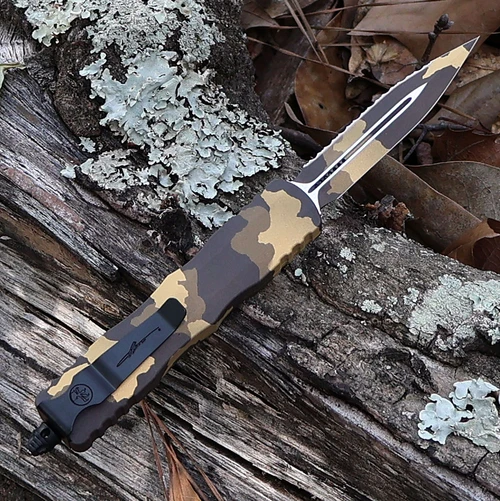 Microtech Dirac 225-3GCS-Z4 gold camo double edge dagger — 2.92 in, 0.095 in thin, flat grind, plain and serrated edges, OTF