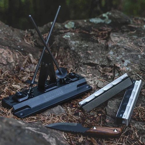 The Wicked Edge Carbon WE40 knife sharpener is shown assembled against a white background. A clamping vise rises from the black base, with two guide rods holding diamond sharpening stones on either side.