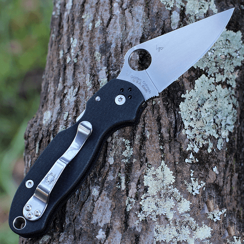 CPM S45VN plain edge blade close up on Spyderco Para 3