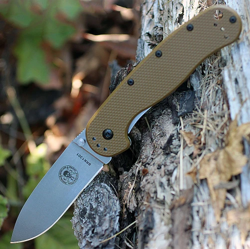 The ESEE Avispa (BRK1302CB) shown with its 3.50-inch D2 drop point blade in a stonewash finish and flat grind, Coyote Brown polymer handle with steel frame lock, and pocket clip for tip-up or tip-down carry.