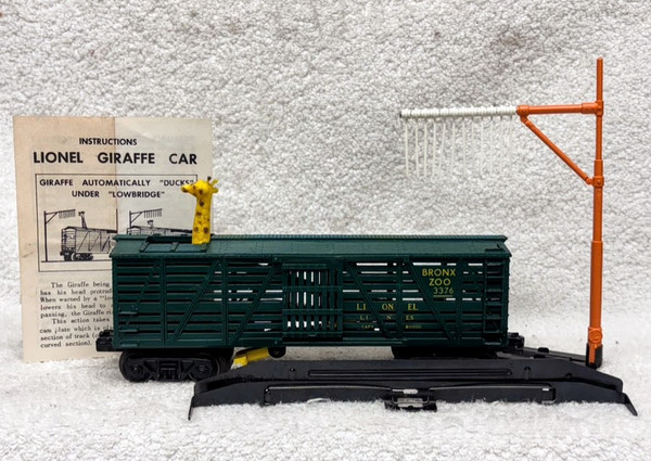 3376 Bronx Zoo Giraffe Car: Green Body (7+)