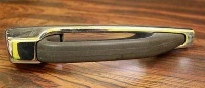 Genuine Mercedes-Benz Exterior Chrome Door Handle Rear Left or Right W123 Genuine Mercedes-Benz Exterior Chrome Door Handle Rear Left or Right W123