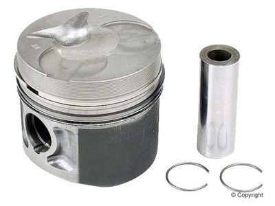 Mahle Engine Piston Kit w/ Rings, Set of 4, New OM616 W115 W123
