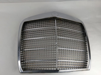 Genuine Mercedes-Benz Front Grille Assembly Late W108 W109