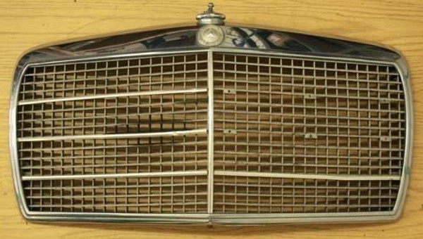 Genuine Mercedes-Benz Front Grille Assembly Late W114 W115 74-76