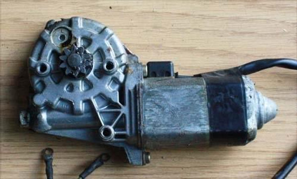 Genuine Mercedes-Benz Window Motor Left 10 Tooth Flush Gear