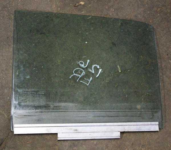 Genuine Mercedes-Benz Door Window Glass Rear Left W126 Sedan SWB