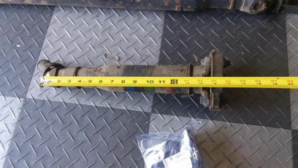 Genuine Mercedes-Benz Front Driveshaft Section for 5-Cylinder Automatic W123 Coupe, OM617 Genuine Mercedes-Benz Front Driveshaft Section for 5-Cylinder Automatic W123 Coupe, OM617