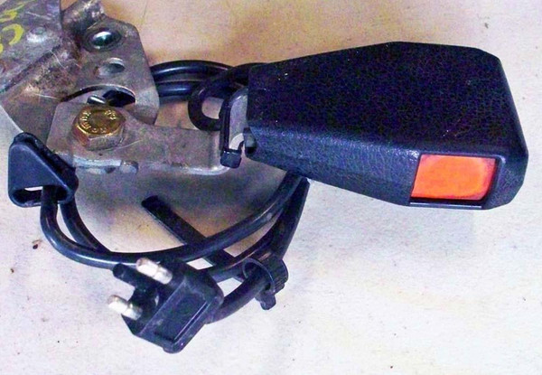 Genuine Mercedes-Benz Front Seat Belt Receiver and Sensor w/ Side Button for Notched Buckle, Right W116 W123 73-79 US