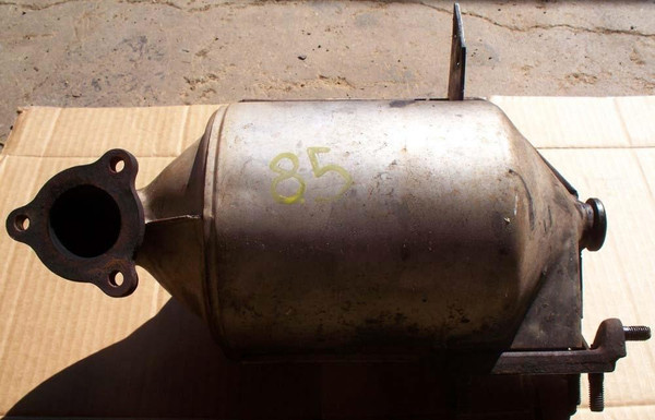 Genuine Mercedes-Benz Trap Oxidizer OM617 1985 CA Models W123 W126