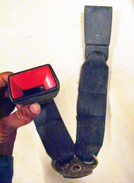 Genuine Mercedes-Benz Rear Seat Belt Double Receiver for Hole Buckle, Center W123 Wagon 83-85