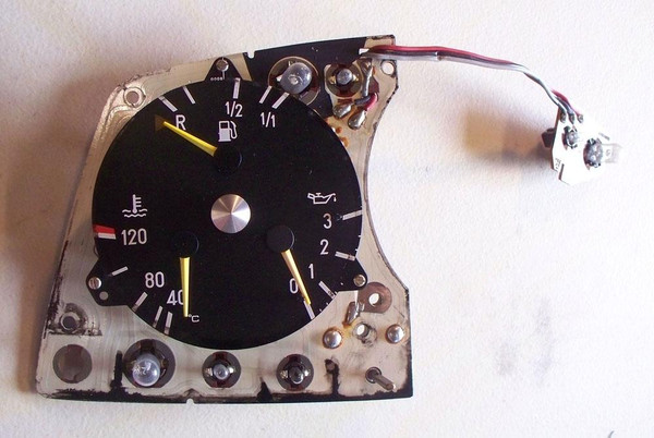 Genuine Mercedes-Benz Fuel, Temperature and Oil Pressure Gauge Metric W123
