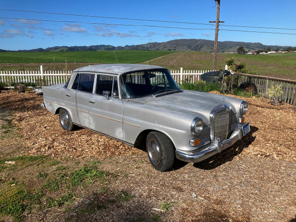 Genuine Mercedes-Benz Genuine Mercedes Benz- W110 1966 190 Solid Daily Driver 