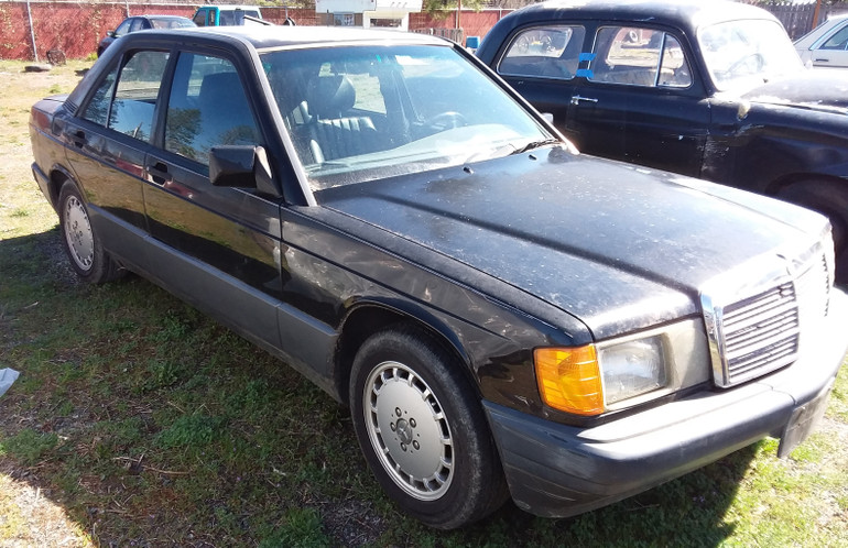 Cars In The Yard: W201 190E w/ 2.6L M103