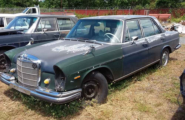 Cars In The Yard: 1971 W108 280S