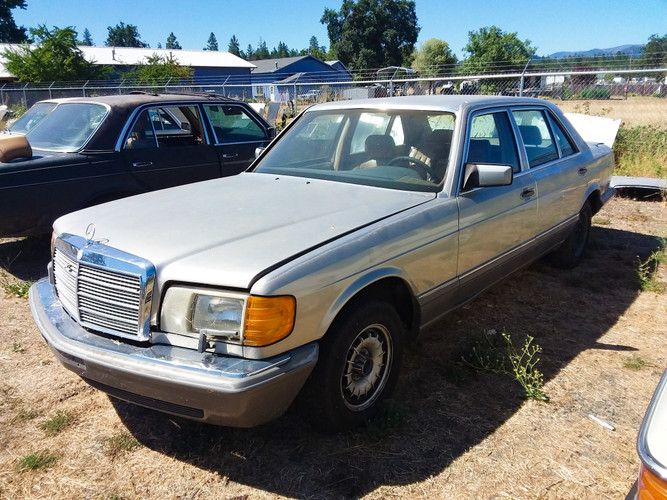 Cars In The Yard: 1987 W126 420SEL