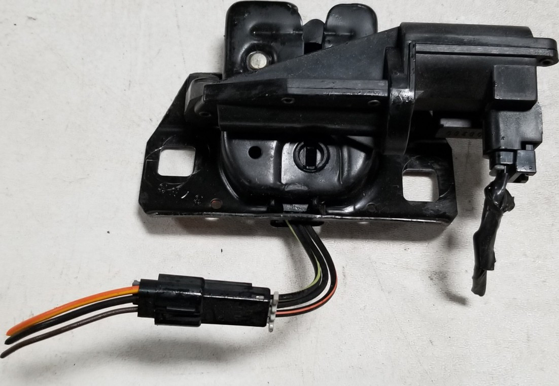 1995 1996 1997 Lincoln Town Car Trunk Latch Lock Release Actuator