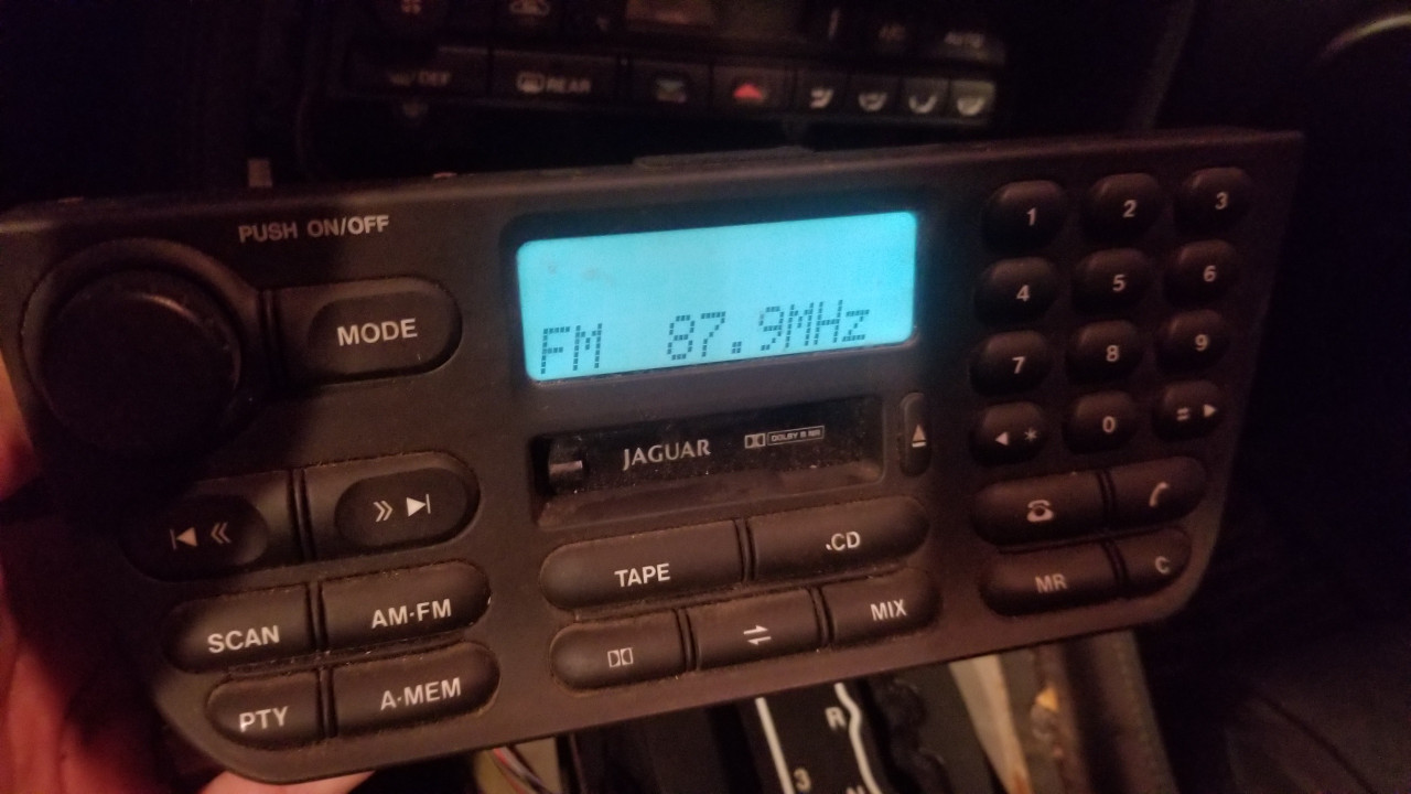 1998-2003 JAGUAR XJ8 XJ8L VANDEN PLAS RADIO STEREO CASSETTE PLAYER