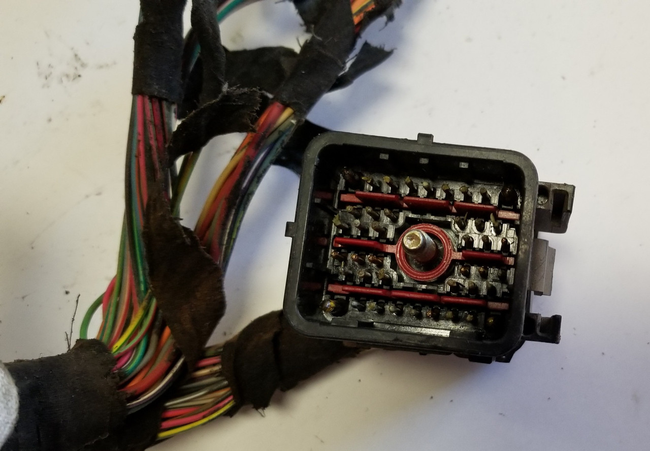 1997 1998 Lincoln Mark VIII EECV ECM Main Engine Bay Harness Pig Tail