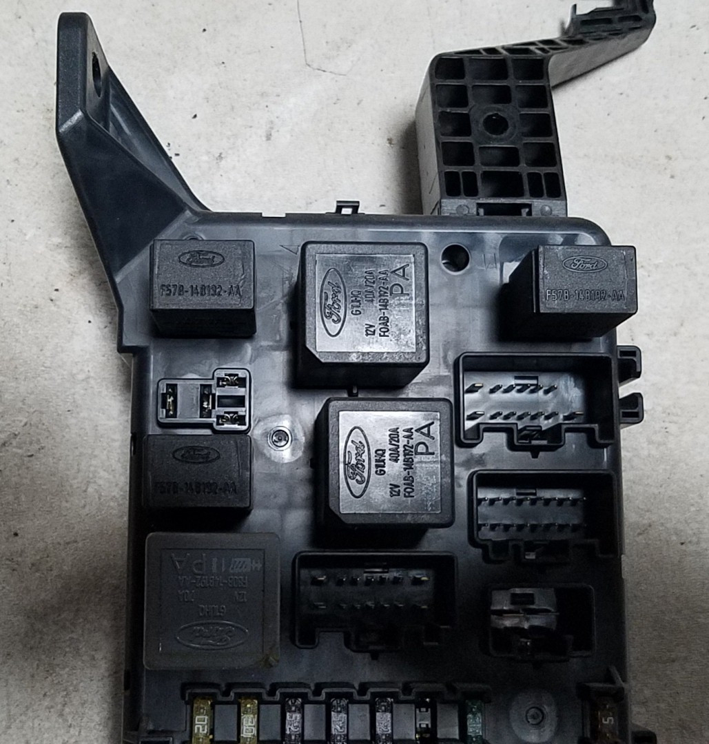 2002 2003 2004 2.5L JAGUAR XTYPE X Type Interior Fuse Block