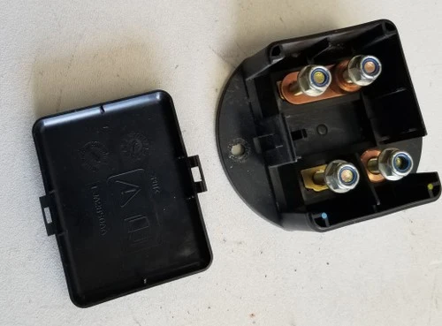 1997 98 99 00 2000 JAGUAR XJ8 XJR XK8 FUSE BOX POWER BLOCK LJA2850BE with Cover