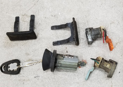 1995 1996 1997 Lincoln Town Car Ignition Lock with Door Lock Set