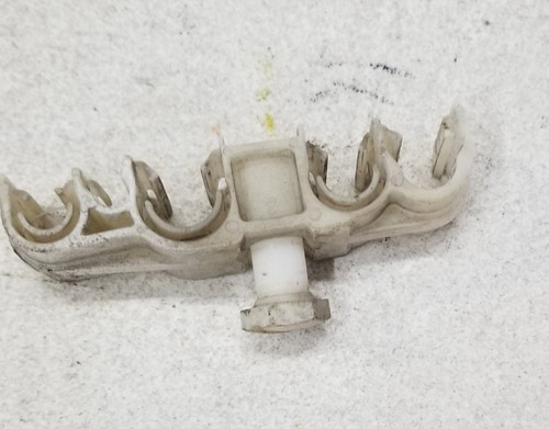 1998 99 00 01 02 2003 Jaguar XJ8 VDP XJR Fuel Line Support Bracket