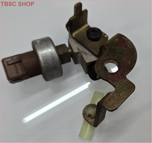 1993 1994 1995 Lincoln Mark VIII Front RH ABS Brake Pressure Switch F4LC2C3320AB 1993 1994 1995 Lincoln Mark VIII Front RH ABS Brake Pressure Switch F4LC2C3320AB